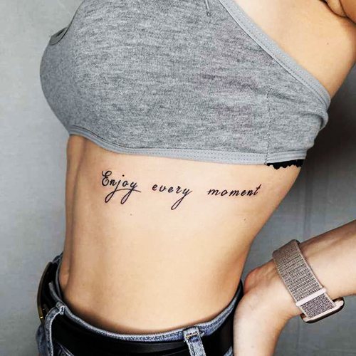 Dictons significatifs pour tatouages de filles en latin à traduire en anglais, français, italien.