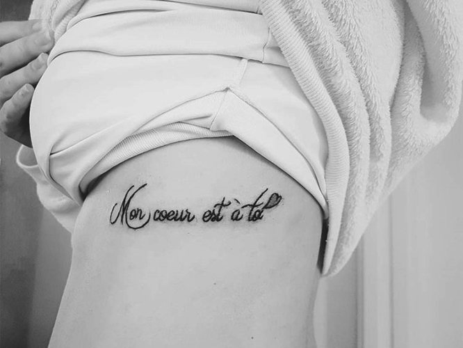Phrases de tatouage significatives pour les filles en latin, traduites en anglais, français et italien.