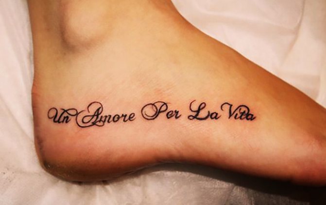 Tatouages de signification latine pour les filles en anglais, français, italien et traduit