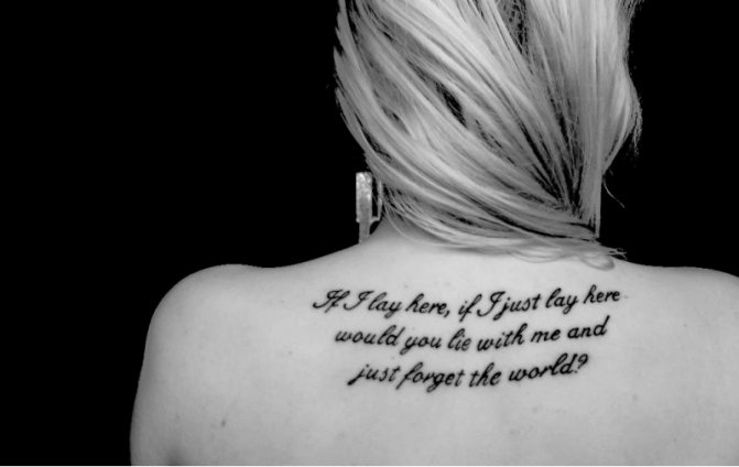 phrases et calligraphies significatives pour les tatouages