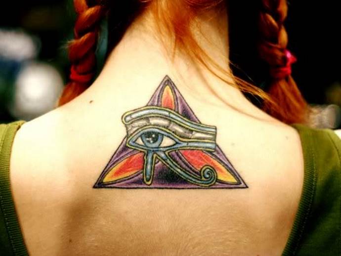 œil dans un triangle