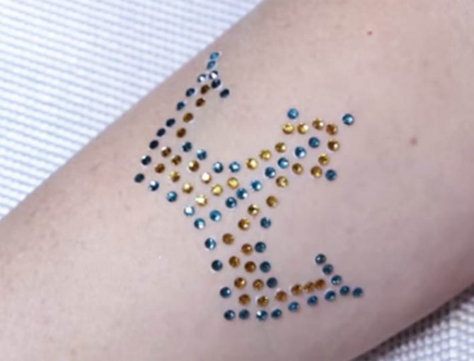 tatouage en strass