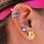 Pistolet à percer les oreilles Helix. Photos, boucles d'oreilles, comment les fabriquer, soins