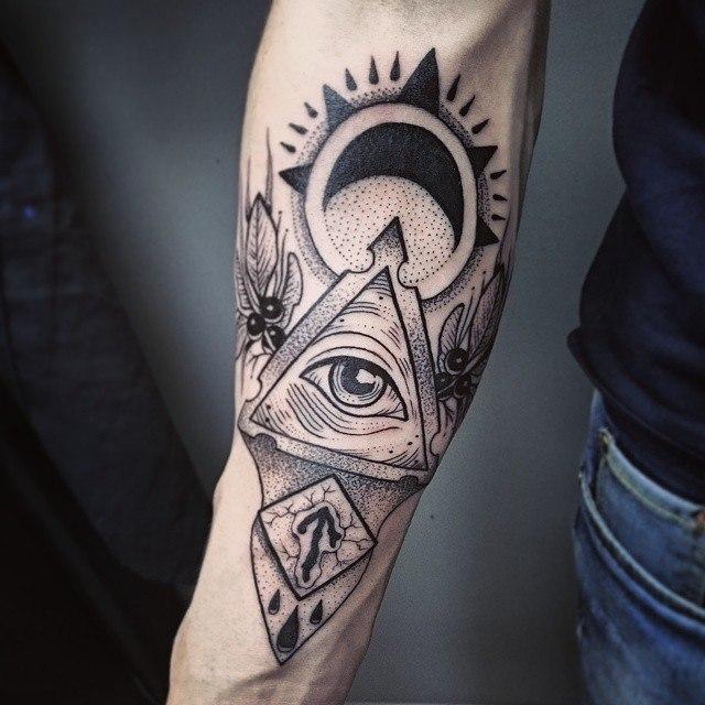 Tatouage d'art Œil maçonnique