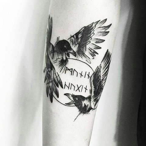 Tatouage Hugin et Munin. Signification, croquis sur le dos, l'épaule, le cou, le bras