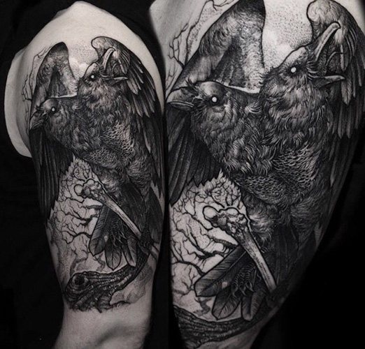 Tatouage Hugin et Munin. Signification, esquisses sur le dos, l'épaule, le cou, le bras