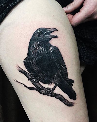 Tatouages Hugin et Munin. Signification, esquisses sur le dos, l'épaule, le cou, la main