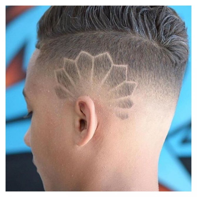 Idées de coiffure avec des motifs de cheveux sur la tête pour les garçons