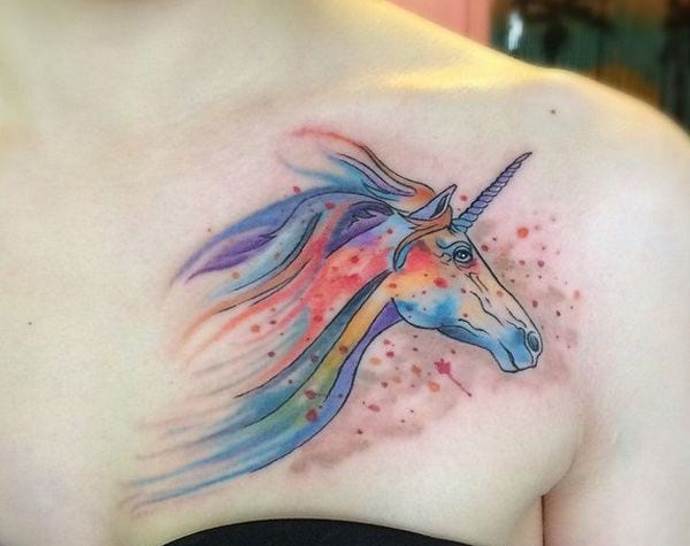 image de licorne sous la clavicule