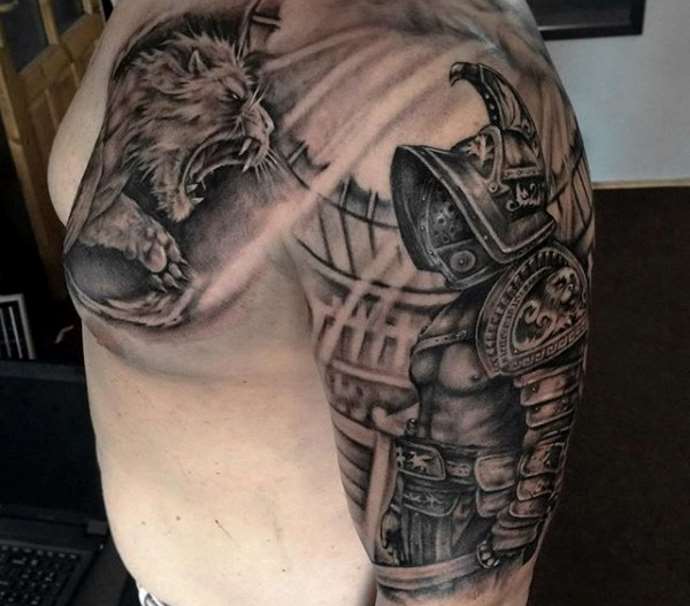 image de lion et de guerrier sur son épaule