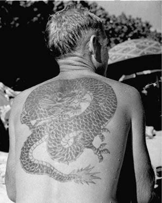 Représentation d'un dragon d'or (dos d'un marin)