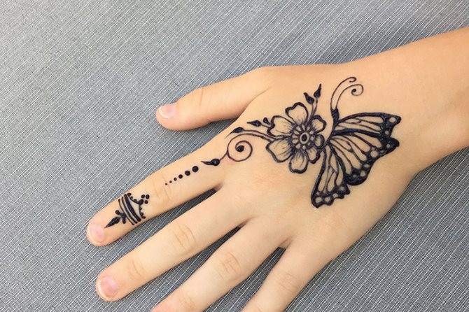 Images de papillons au henné