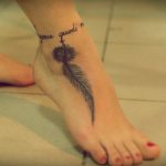 Un délicat tatouage sur la cheville