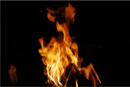 Comment dessiner un crâne humain sur le feu 9