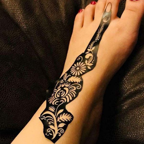 mehendi sur ma jambe