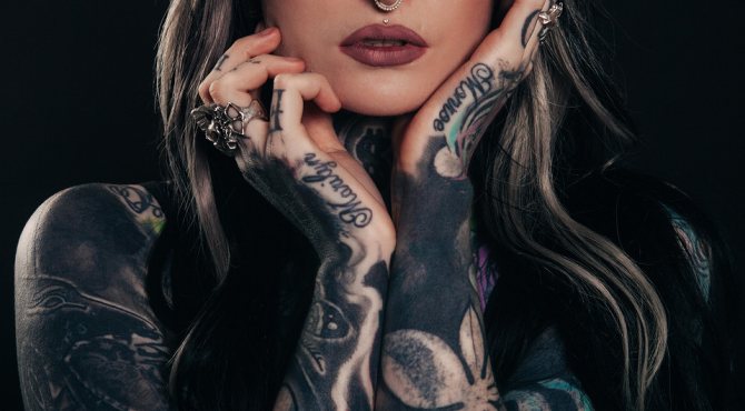 Comment soigner un tatouage les premiers jours : 8 règles principales