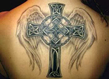 Tatouage de la croix du cercle celtique (solaire)