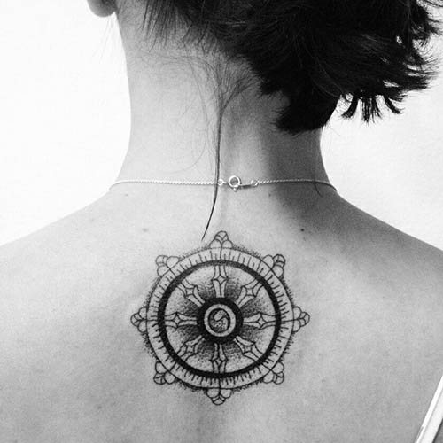 Tatouage de la roue de la fortune. Signification, dessins pour filles, photos