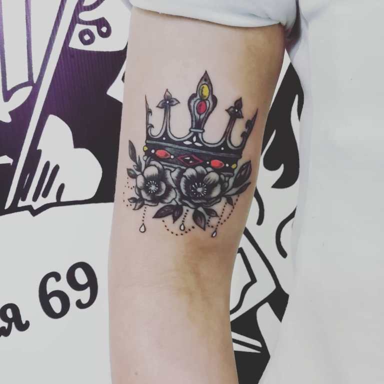 signification du tatouage de la couronne