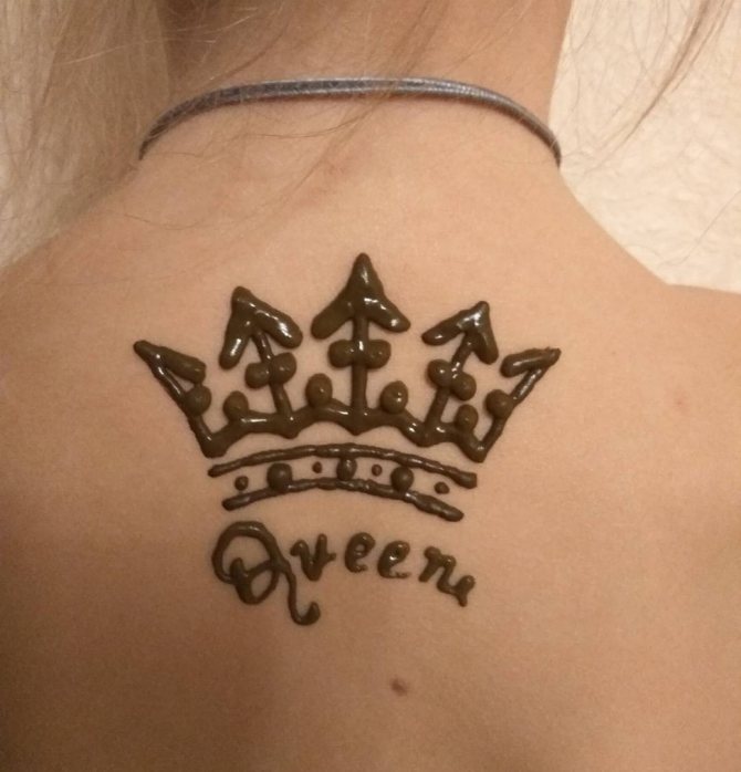 Couronne sur mehendi