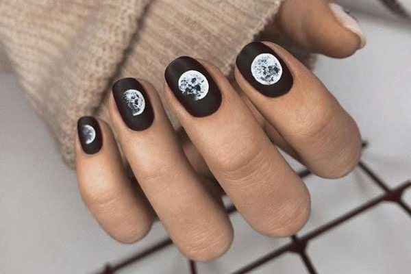 Belle manucure noire et blanche
