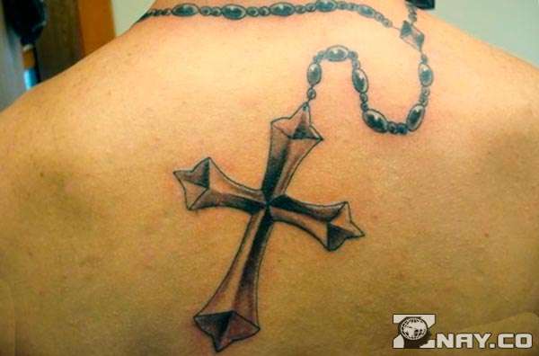 Croix au dos