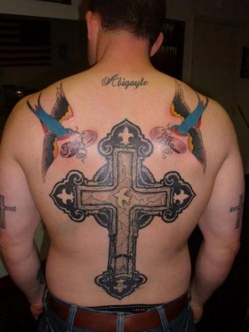 croix sur son dos