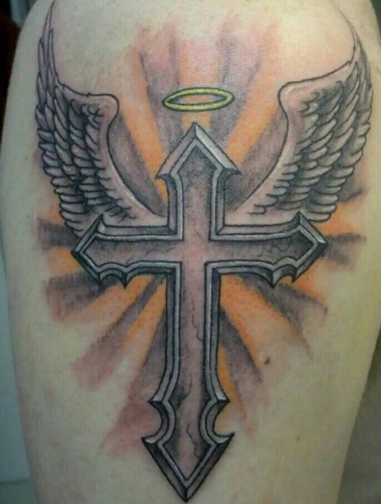 Croix avec ailes