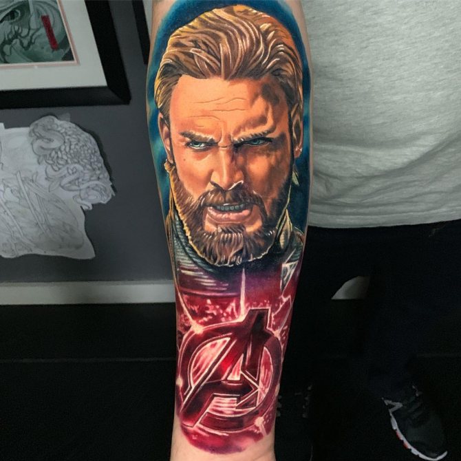 Tatouage cool de Captain America et logo Avengers