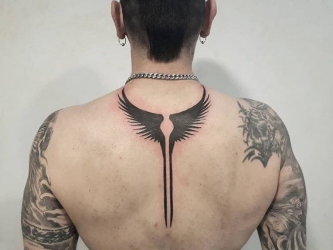 Tatouage des ailes de Valkyrie