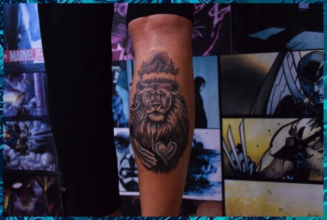 tatouage de lion sur un veau