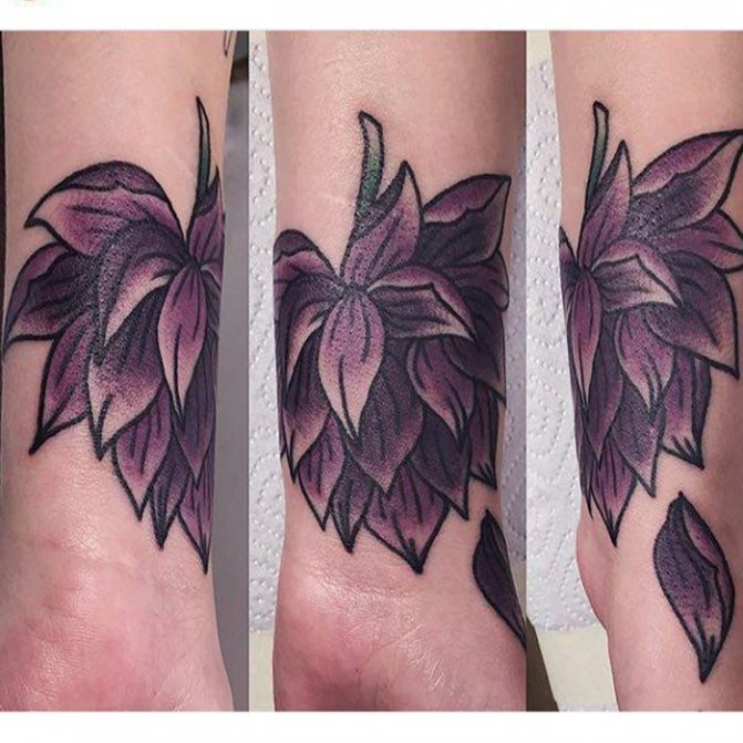 fleur de lotus sur le bras