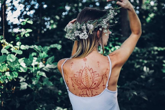 lotus en mehendi