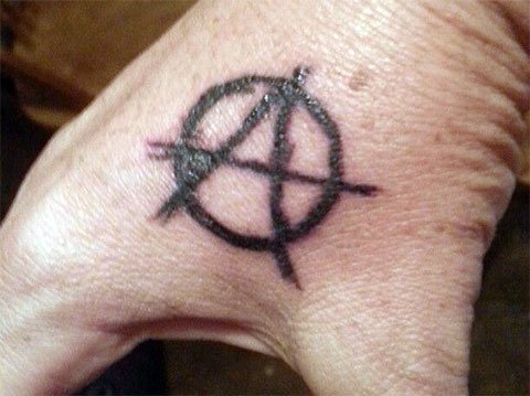 Petit tatouage d'anarchie