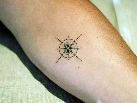 Tatouage de la petite boussole
