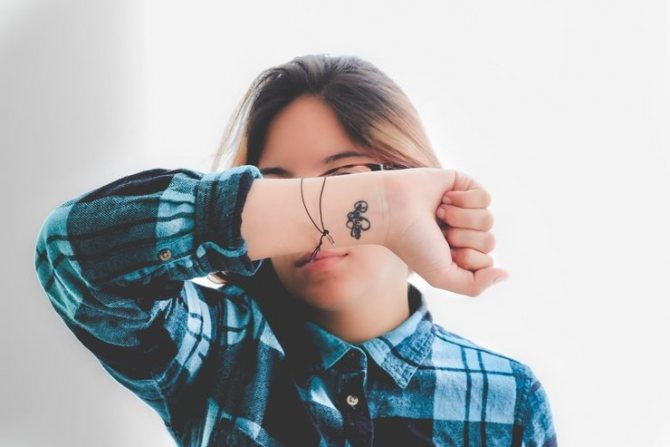 Petits tatouages sur le bras pour les filles