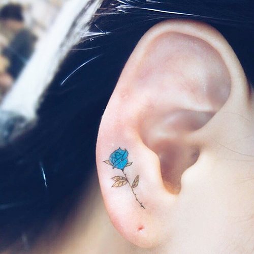 Petits tatouages. Des croquis en noir et blanc, en couleur, en 3d, avec du sens. Photos et significations