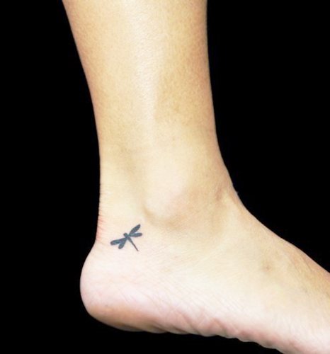 Petits tatouages. Des croquis en noir et blanc, en couleur, en 3d, avec du sens. Photos et signification