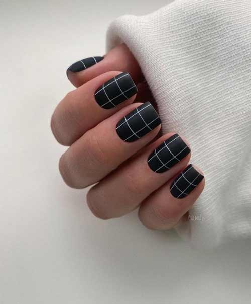 Manucure à carreaux noirs et blancs