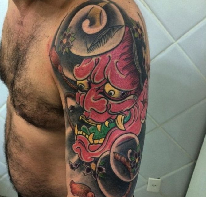 Masque de Chania. Croquis, signification d'un tatouage sur avant-bras, dos, main, jambe, épaule