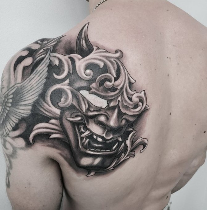 Masque de Chania. Croquis, signification d'un tatouage sur avant-bras, dos, main, jambe, épaule