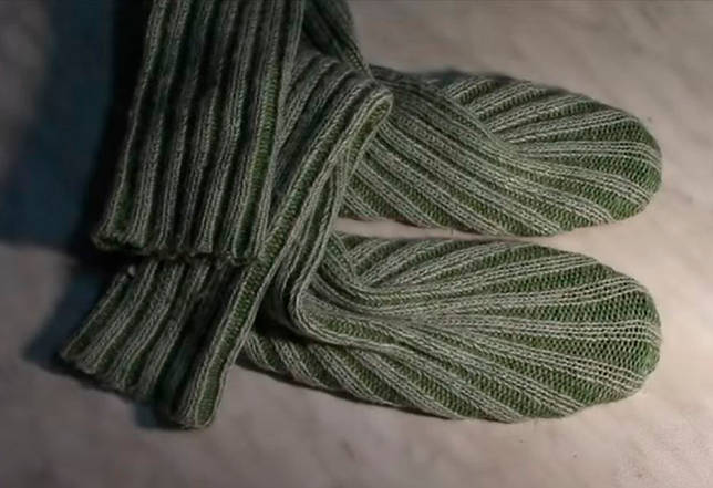 Classe de maître sur la fabrication de bottes à partir d'un vieux pull-over