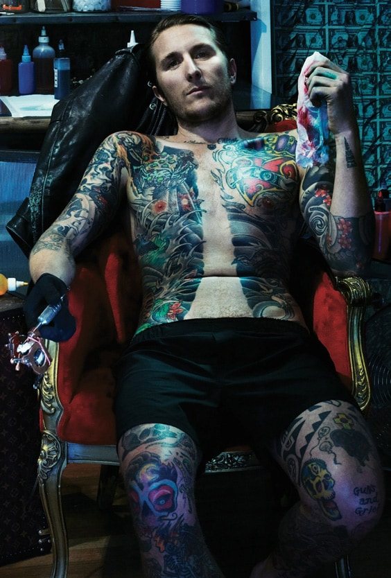 Le maître tatoueur Scott Campbell