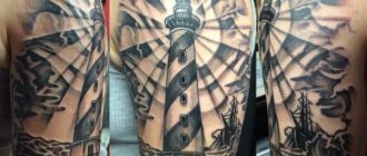 Un tatouage de phare sur l'épaule