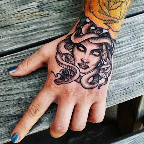 Tatouage de Méduse Gorgone. Croquis, photo, signification pour les hommes, les filles