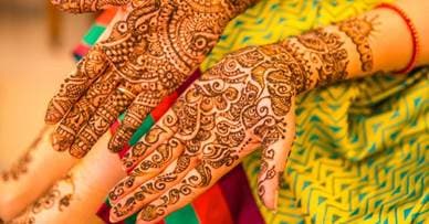 Mehendi naturel sur les paumes