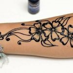 Mehendi sur la main