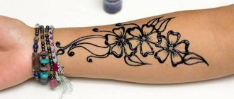 Mehendi à la main