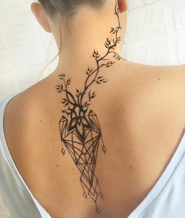 Mehendi sur le dos