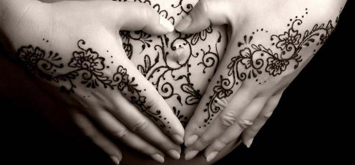 mehendi sur le ventre